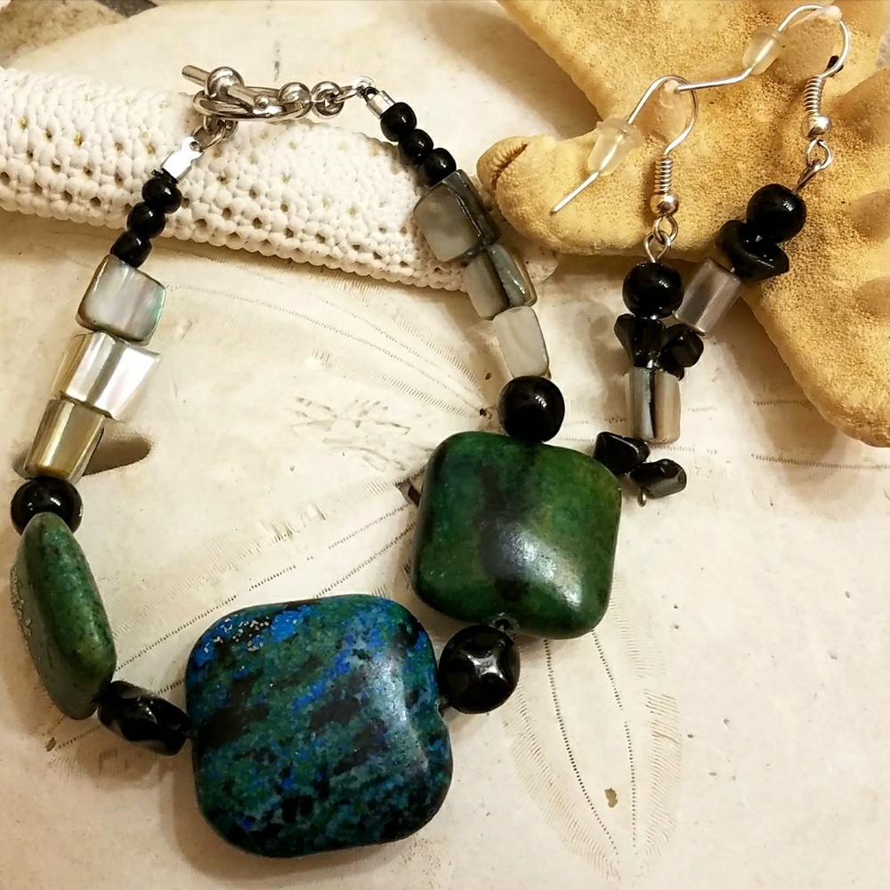 Boho-chic Blue Howlite Bracelet and Earrings